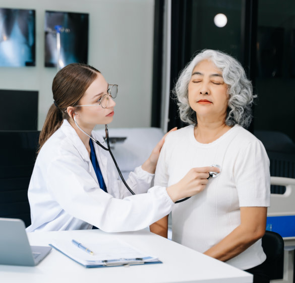 female doctor explaining diagnosis to her patient